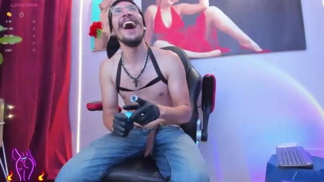 Image 3 of pandora_beker Stream on Chaturbate on 15 months ago