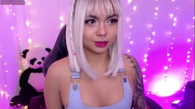 Image 3 of pandorabeker Stream on Chaturbate on 1 month ago