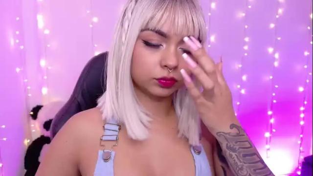 Image 4 of pandorabeker Stream on Chaturbate on 1 month ago