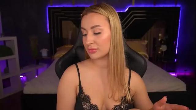 Image 3 of paolamola Stream on Chaturbate on 26 days ago