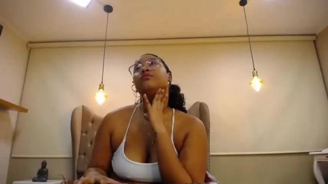 Image 2 of paoola_mb Stream on Chaturbate on 19 months ago