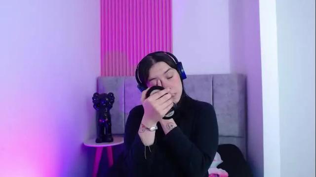 Image 2 of paris_bby_ Stream on Chaturbate on 1 month ago