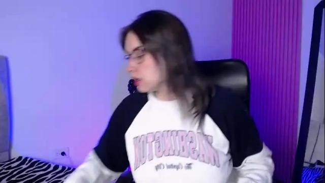 Image 8 of paris_bby_ Stream on Chaturbate on 6 days ago