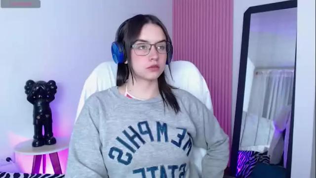 Image 10 of paris_bby_ Stream on Chaturbate on 5 days ago