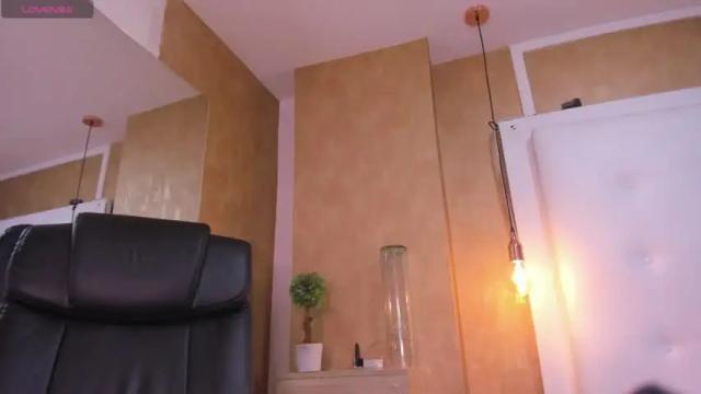 Image 2 of paris_colemann Stream on Chaturbate on 16 months ago