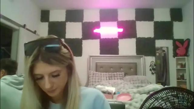 Image 4 of parisbaby2000 Stream on Chaturbate on 23 days ago