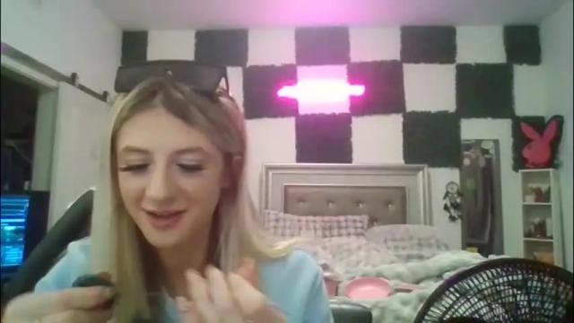 Image 7 of parisbaby2000 Stream on Chaturbate on 23 days ago