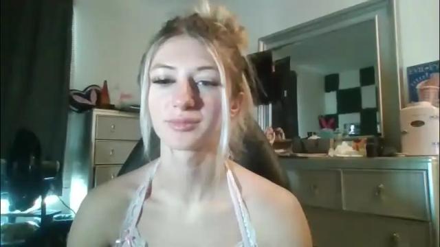 Image 3 of parisbaby2000 Stream on Chaturbate on 18 days ago