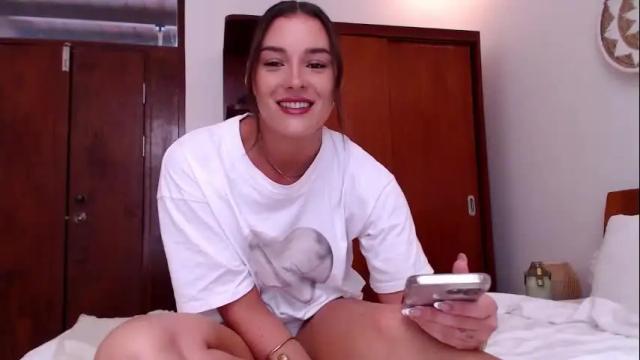 Image 4 of parisbabyxox Stream on Chaturbate on 21 days ago