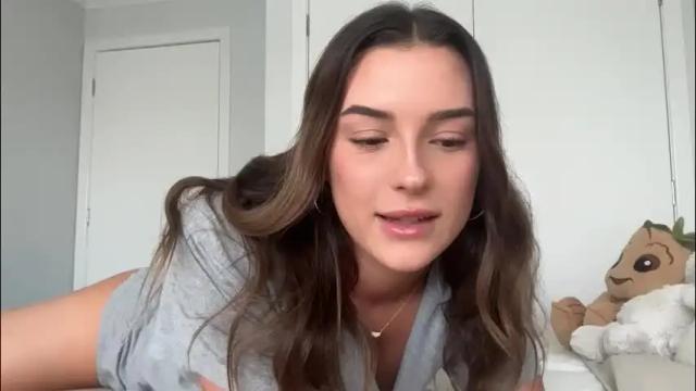 Image 2 of parisbabyxox Stream on Chaturbate on 2 months ago