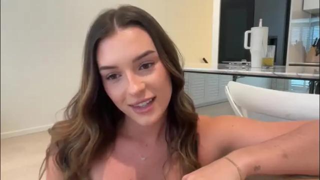 Image 10 of parisbabyxox Stream on Chaturbate on 2 months ago