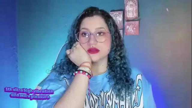 Image 4 of parisse_blues Stream on Chaturbate on 19 days ago