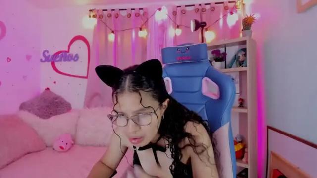 Image 2 of parys_rosse Stream on Chaturbate on 15 months ago