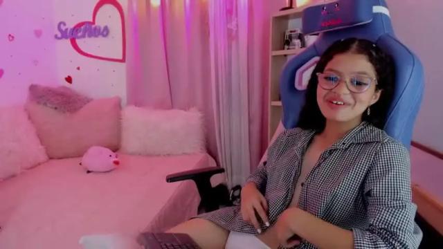 Image 2 of parys_rosse Stream on Chaturbate on 15 months ago