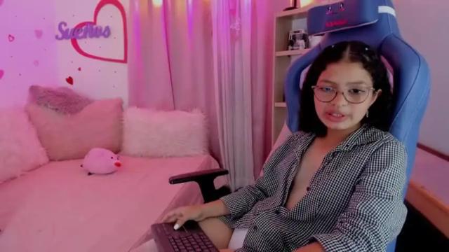 Image 3 of parys_rosse Stream on Chaturbate on 15 months ago