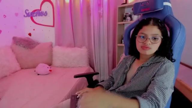 Image 4 of parys_rosse Stream on Chaturbate on 15 months ago