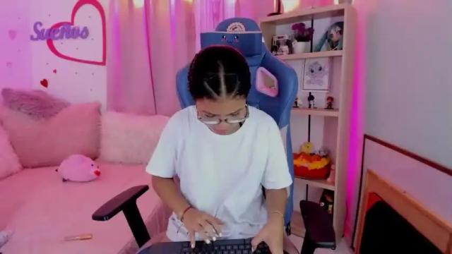 Image 12 of parys_rosse Stream on Chaturbate on 15 months ago