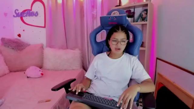 Image 3 of parys_rosse Stream on Chaturbate on 15 months ago