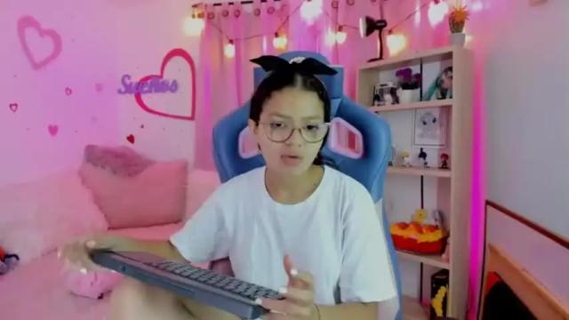 Image 4 of parys_rosse Stream on Chaturbate on 15 months ago
