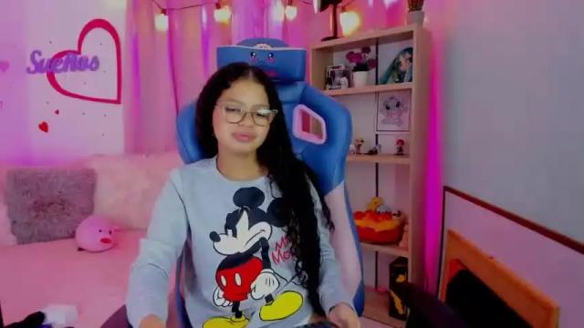 Image 4 of parys_rosse Stream on Chaturbate on 15 months ago