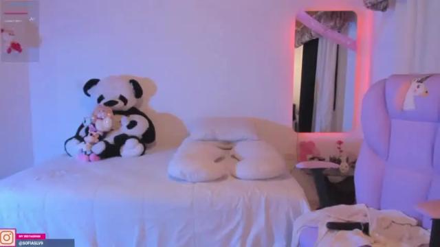 Image 2 of pau_cute Stream on Chaturbate on 13 months ago