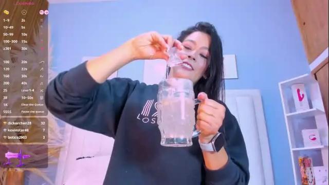 Image 11 of paula_brown18 Stream on Chaturbate on 23 days ago