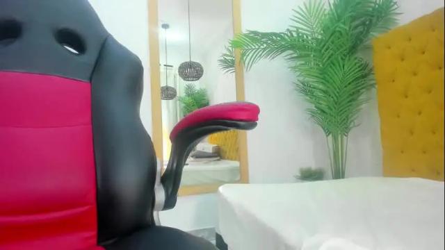 Image 8 of paula_valentina Stream on Chaturbate on 16 months ago