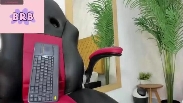 Image 11 of paula_valentina Stream on Chaturbate on 19 months ago