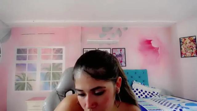 Image 8 of paulina_blonde Stream on Chaturbate on 16 months ago