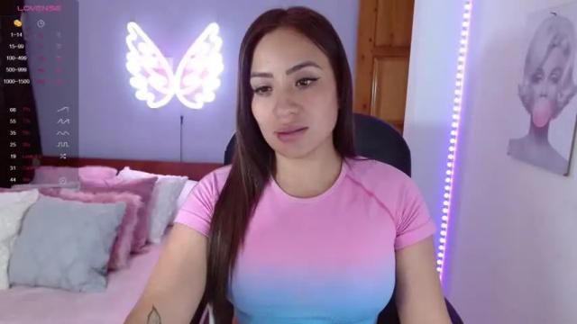 Image 3 of paulina_galvis2700 Stream on Chaturbate on 13 months ago
