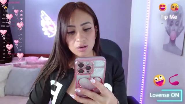 Image 12 of paulina_galvis2700 Stream on Chaturbate on 13 months ago