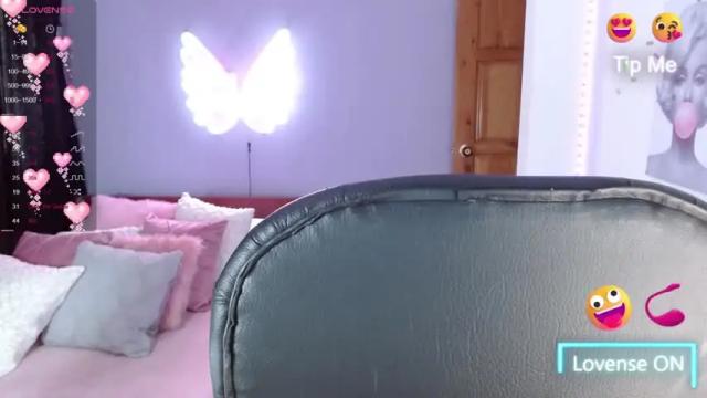 Image 3 of paulina_galvis2700 Stream on Chaturbate on 13 months ago