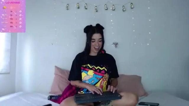 Image 6 of paulinaa_cruz Stream on Chaturbate on 15 months ago