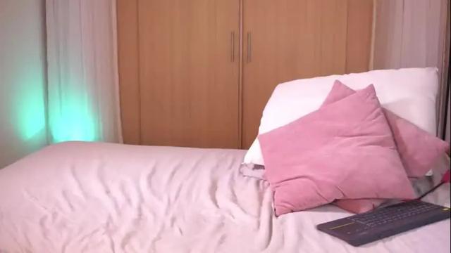 Image 8 of pauline_7 Stream on Chaturbate on 19 days ago