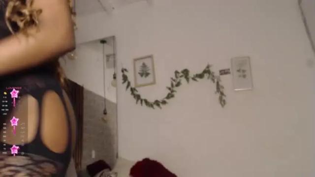 Image 12 of pauline_conte Stream on Chaturbate on 17 months ago