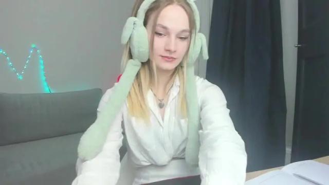 Image 10 of peach_shaake Stream on Chaturbate on 16 months ago