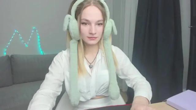 Image 2 of peach_shaake Stream on Chaturbate on 16 months ago