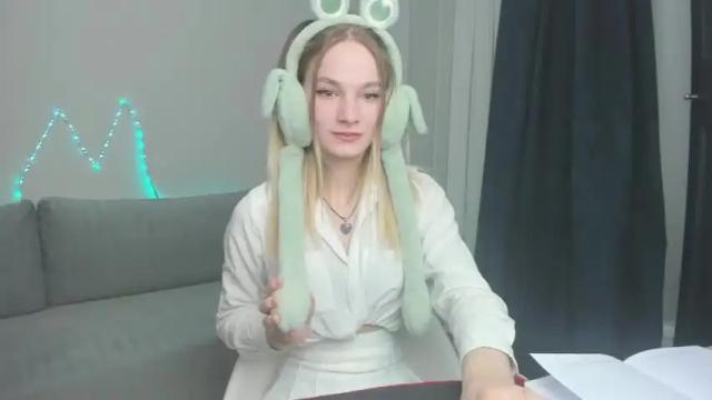 Image 6 of peach_shaake Stream on Chaturbate on 16 months ago