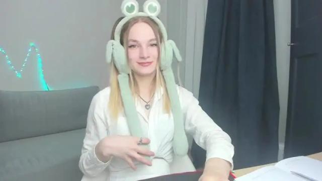 Image 8 of peach_shaake Stream on Chaturbate on 16 months ago