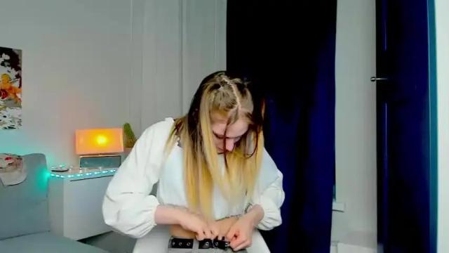 Image 10 of peach_shaake Stream on Chaturbate on 16 months ago