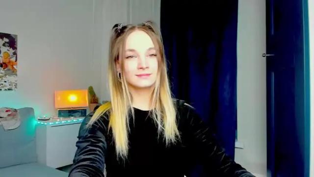 Image 3 of peach_shaake Stream on Chaturbate on 16 months ago