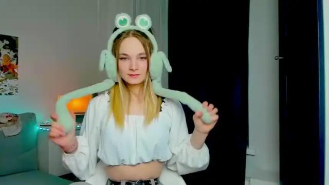 Image 7 of peach_shaake Stream on Chaturbate on 16 months ago