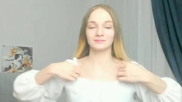 Image 3 of peach_shaake Stream on Chaturbate on 16 months ago