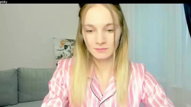 Image 10 of peach_shaake Stream on Chaturbate on 16 months ago