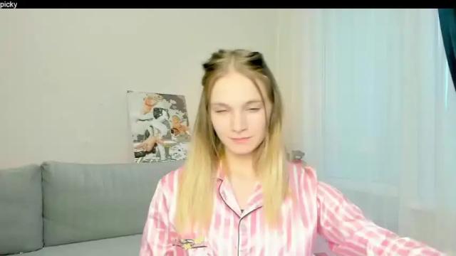 Image 11 of peach_shaake Stream on Chaturbate on 16 months ago