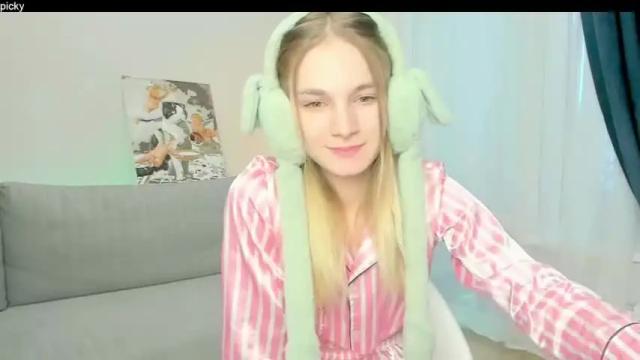 Image 12 of peach_shaake Stream on Chaturbate on 16 months ago