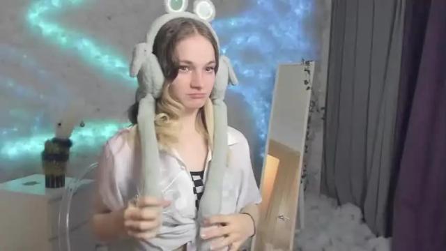 Image 12 of peach_shaake Stream on Chaturbate on 16 months ago