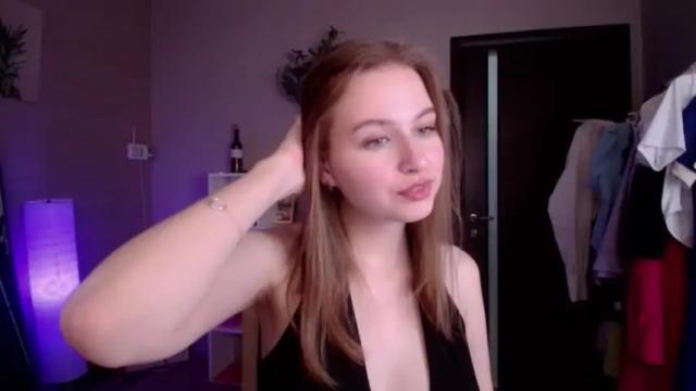 Image 4 of peach_sophie Stream on Chaturbate on 19 months ago