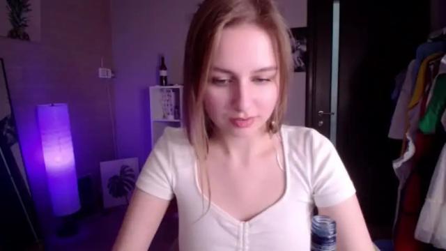 Image 11 of peach_sophie Stream on Chaturbate on 19 months ago