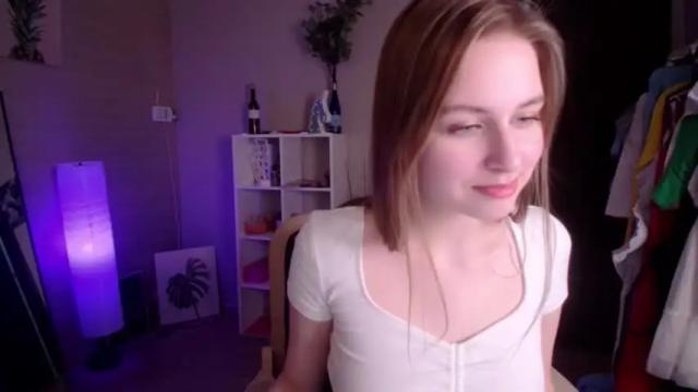 Image 6 of peach_sophie Stream on Chaturbate on 19 months ago